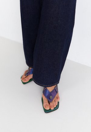 JEANETIC - Sandaler m/ tåsplit - green irisdescent denim