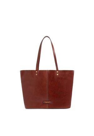 Borsa tote in pelle marrone con due manici e una piccola etichetta rettangolare del marchio nella parte frontale inferiore centrale.
