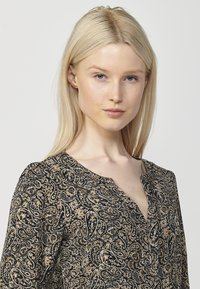 Koroshi Bluza - black