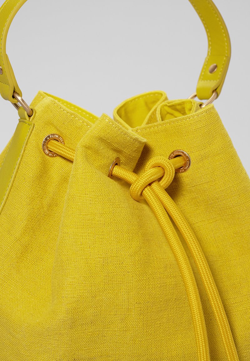 Sehen Sie sich das an Bestätigung Disziplin bucket bag zalando