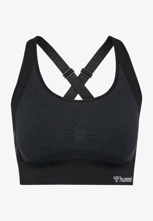Svart sportbh med en strukturerad design, justerbara korsade band och en Hummel-logotyp på bandet. Gjord av ett andningsbart tyg.