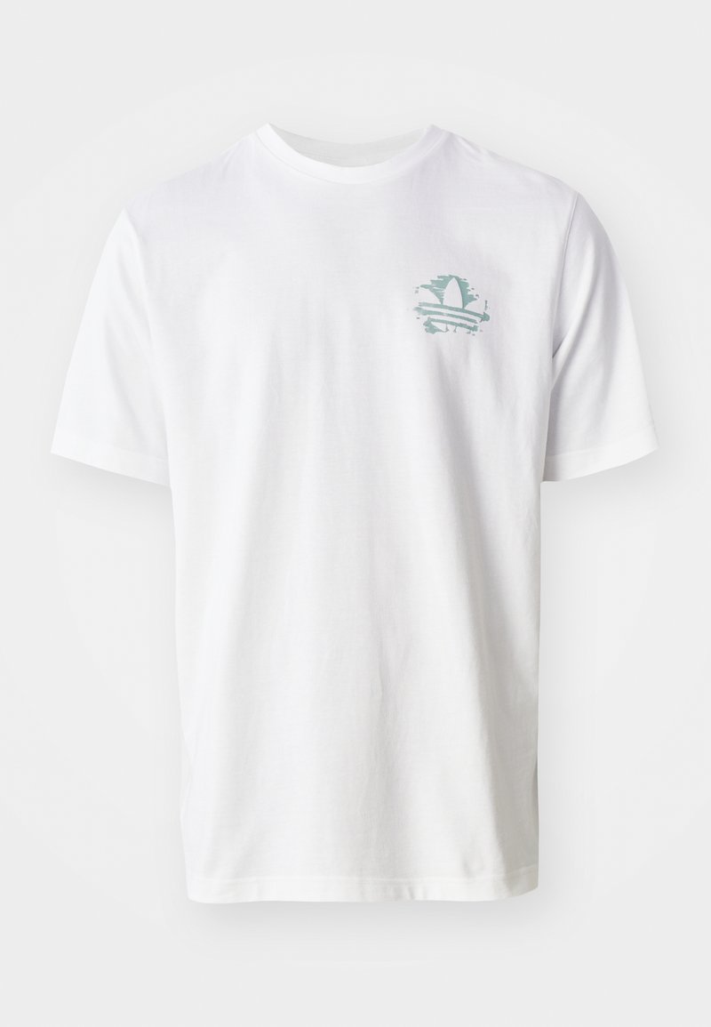 Wit katoenen T-shirt met een ronde hals, korte mouwen en een subtiel lichtblauw logo op de linkerborst. Eenvoudig, ongecompliceerd ontwerp.