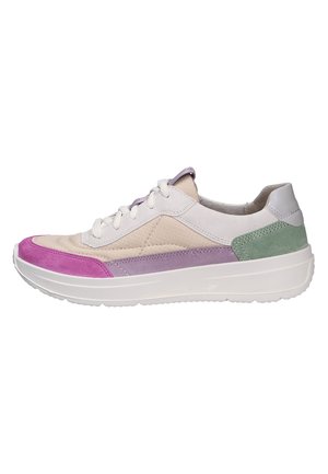 Bunt gefärbter Sneaker mit einem weißen Mesh- und Wildlederobermaterial, das mit rosa, lavendelfarbenen und grünen Akzenten versehen ist. Weiße Gummisohle, Schnürdesign.