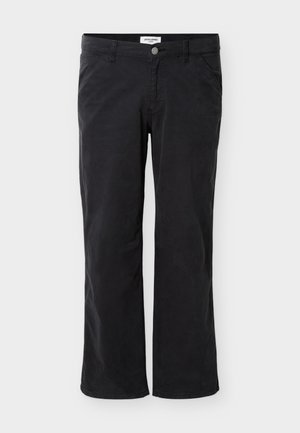 Czarne męskie spodnie casual o prostych nogawkach z przednimi kieszeniami i zapięciem na guziki, ułożone na płasko na białym tle.