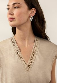 Next SHORT SLEEVE V-NECK BUBBLEHEM  - Triko s potiskem - neutral