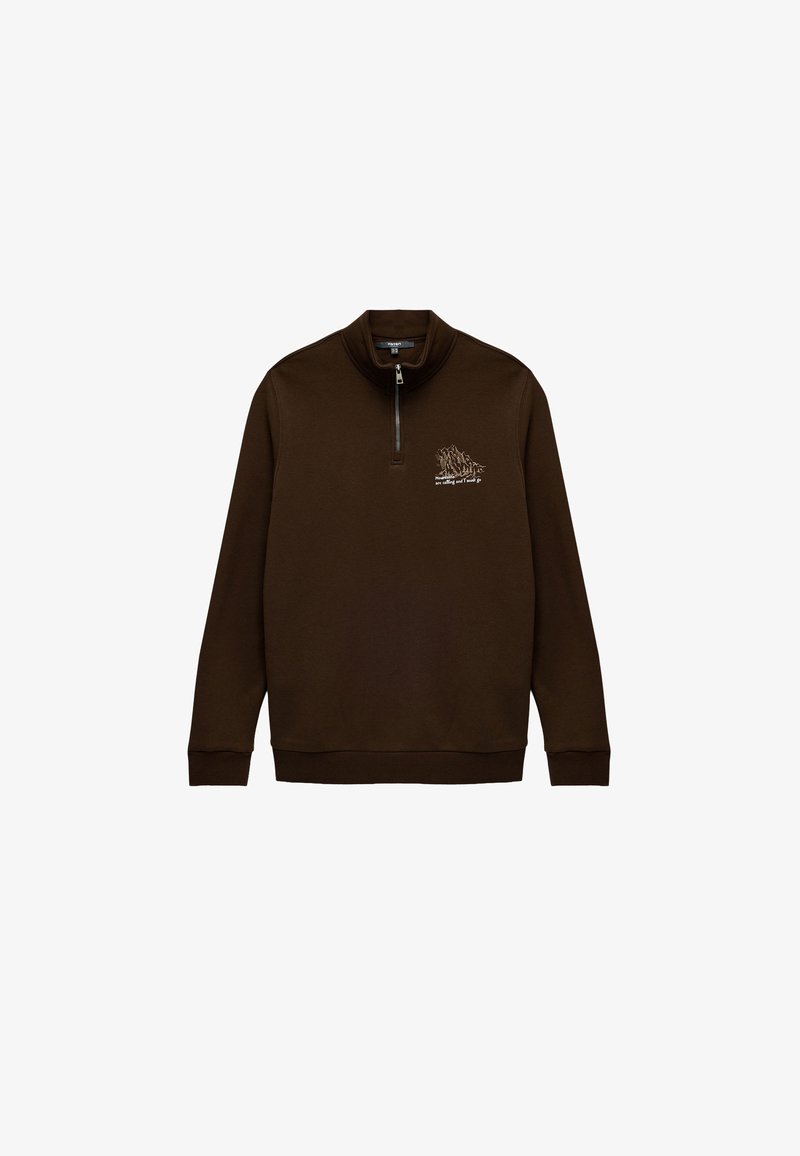 Sudadera de color marrón oscuro con cremallera media en el cuello, puños acanalados y un diseño gráfico en el pecho. Textura de tela suave.