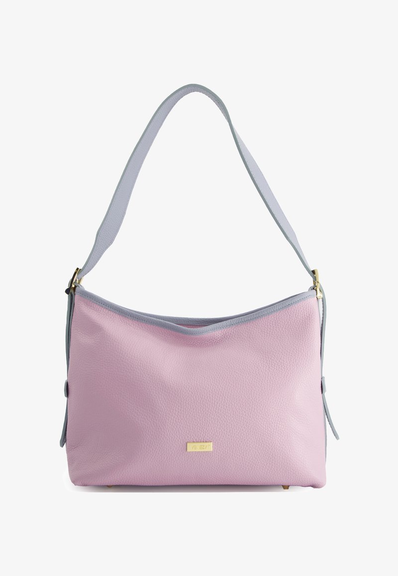 Helle rosa Lederhandtasche mit strukturiertem Finish, grauem Tragegurt und goldenen Hardware-Akzenten. Weiches, lässiges Design mit einem Reißverschluss oben.