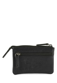 Cartera de cuero negro con un compartimento con cremallera, logo en relieve y una superficie texturizada; forma rectangular compacta con un bolsillo adicional con cremallera.