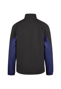 Schwarze Jacke mit blauen Akzenten an den Schultern. Leichter Stoff mit hohem Kragen und elastischen Bündchen. Einfaches Design.