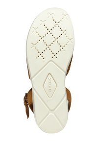 Sandalo in pelle marrone con suola in gomma bianca dotata di grip a motivo e fori di ventilazione. Include una cinghia regolabile con fibbia.