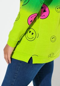 Angel of Style FARBVERLAUF SMILEY - Sudadera - may green