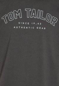 TOM TAILOR Majica kratkih rukava s printom - tarmac grey