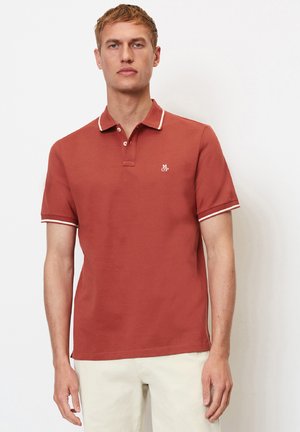 Marc O'Polo SHORT SLEEVE SLITS AT SIDE EMBROIDERY ON CHEST - Poloshirt - tall poppy