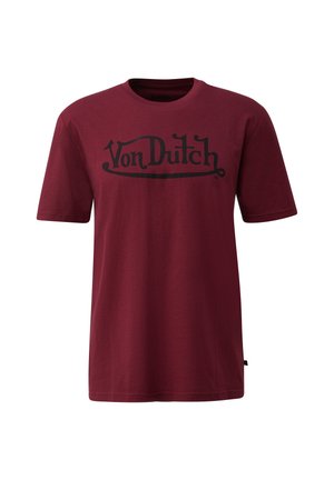 Burgundská bavlnená tričko s veľkým čiernym logom "Von Dutch" v zakrivenom dizajne. Krátke rukávy a okrúhly výstrih, hladká textúra.