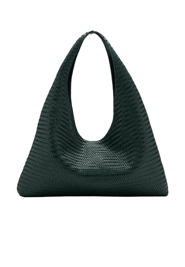 Sac à main tissé vert avec une grande poignée en forme ovale découpée, de forme triangulaire, surface texturée et doublure intérieure lisse.