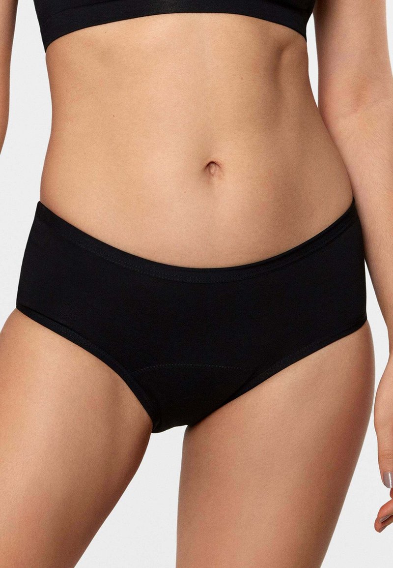 Slip in cotone nero con bordi senza cuciture, copertura media e una texture liscia. Presenta un design semplice senza motivi o accenti aggiuntivi.