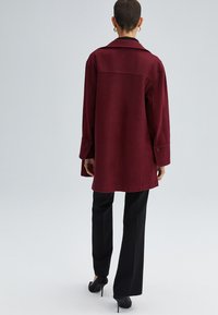Touché Privé POCKET DETAILED  - Īss mētelis - red