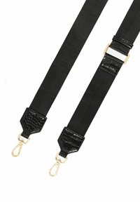 Czarny, regulowany pasek z teksturowanym, wytłaczanym wzorem krokodyla na końcach, z metalowymi złotymi klipsami do mocowania i wytrzymałym materiałem pośrodku.