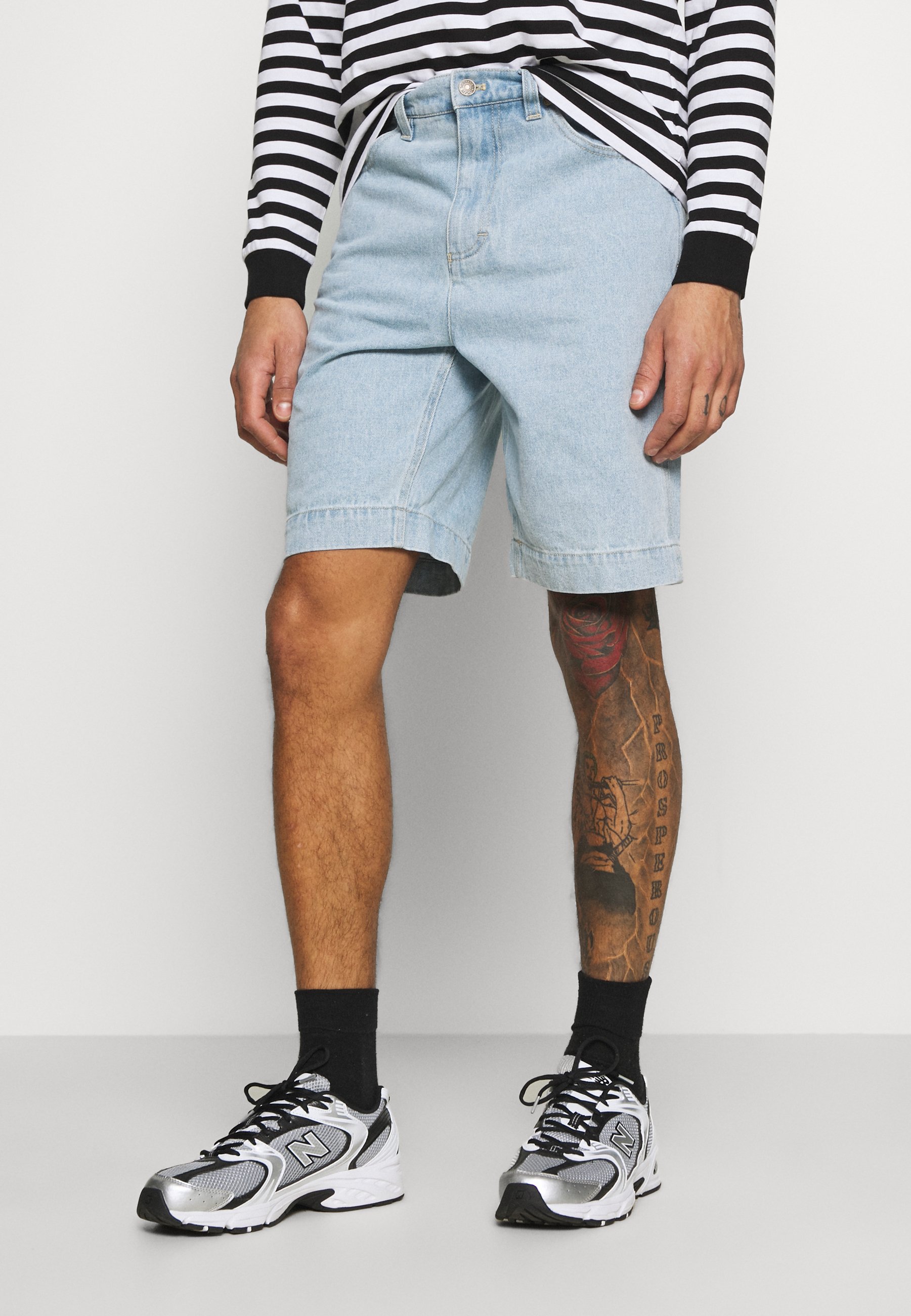 Karl Kani RINSE - Denim shorts - light 