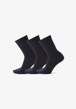Marineblå bomuldsstrømper med et struktureret kabelstrik mønster, der har en ribkant og en glat tå søm. Pakke med tre.