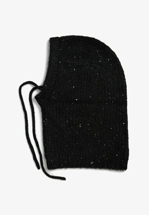 Sort strikket balaclava med en blød tekstur, prydet med hvide prikker og to lange bånd til justerbar pasform. Enkel, afrundet design.