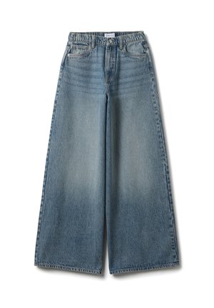 Jeans ampi in denim color azzurro chiaro con vita elastica, bottone frontale, cerniera e design a cinque tasche.