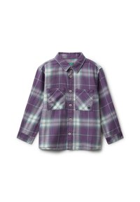 Camicia a maniche lunghe a quadri viola e bianca con due tasche sul petto, chiusura con bottoni e un piccolo logo ricamato nero sulla tasca destra.