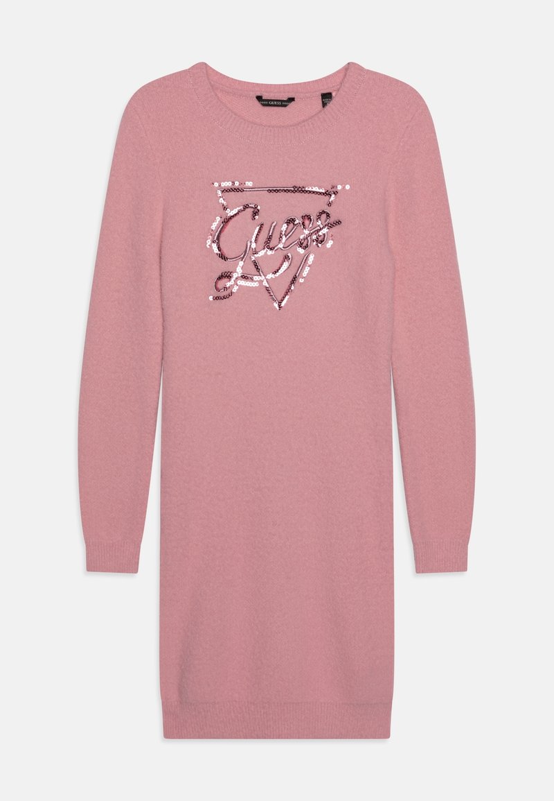Robe en tricot rose à manches longues avec encolure ronde et logo Guess pailleté au centre devant.