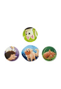 Quatre assiettes colorées sur le thème des animaux : une ronde verte avec un chat, une violette avec un hérisson, une bleue en forme de chien et une ronde verte avec un faon.