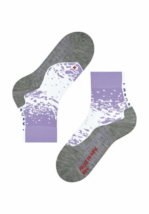 Chaussettes de cheville violettes et blanches à motif avec des accents gris, présentant un design texturé, un logo sur le côté et des bords côtelés.