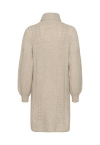 Robe-pull longue beige en maille torsadée avec manches ballon et col montant côtelé, vue de dos sur fond blanc.