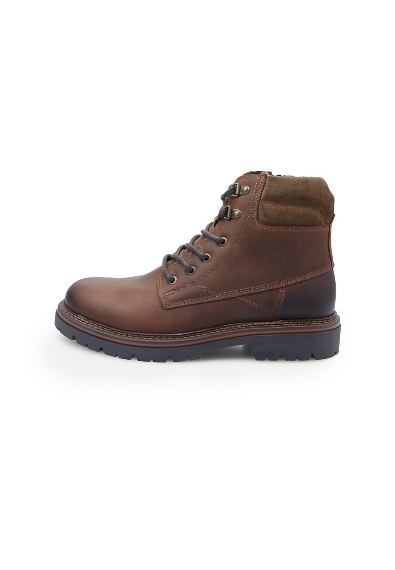 Brązowe skórzane botki za kostkę z teksturowanym zamszowym kołnierzem, sznurowanym wzorem, metalowymi oczkami i wytrzymałą gumową podeszwą dla lepszej przyczepności.