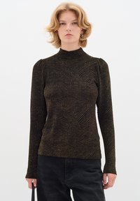Maglione a maniche lunghe nero e oro con un collo alto e materiale texture; design aderente con dettagli arricciati sulle spalle.