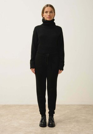 KIRAUNA  JOGGING - Tygbyxor - black