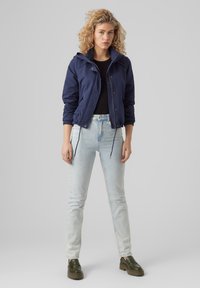 Vero Moda VMZOA SHORT - Viegla jaka - navy