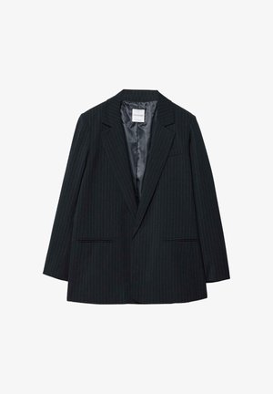 Crni sako s tankim prugama, krojen s reverom i postavom od satena. Ima dva prednja džepa i jedan džep na prsima.