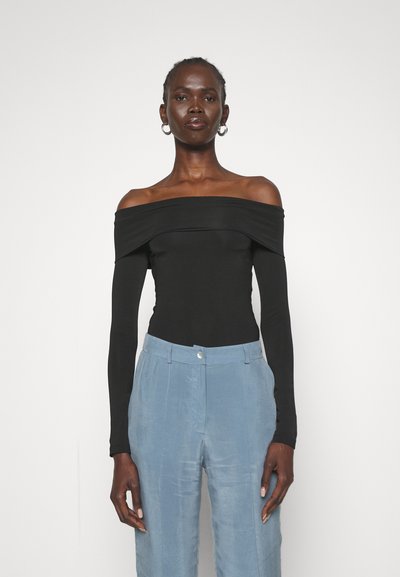 Materiel CAPE SLEEVE BODY - Trükipildiga T-särk - black