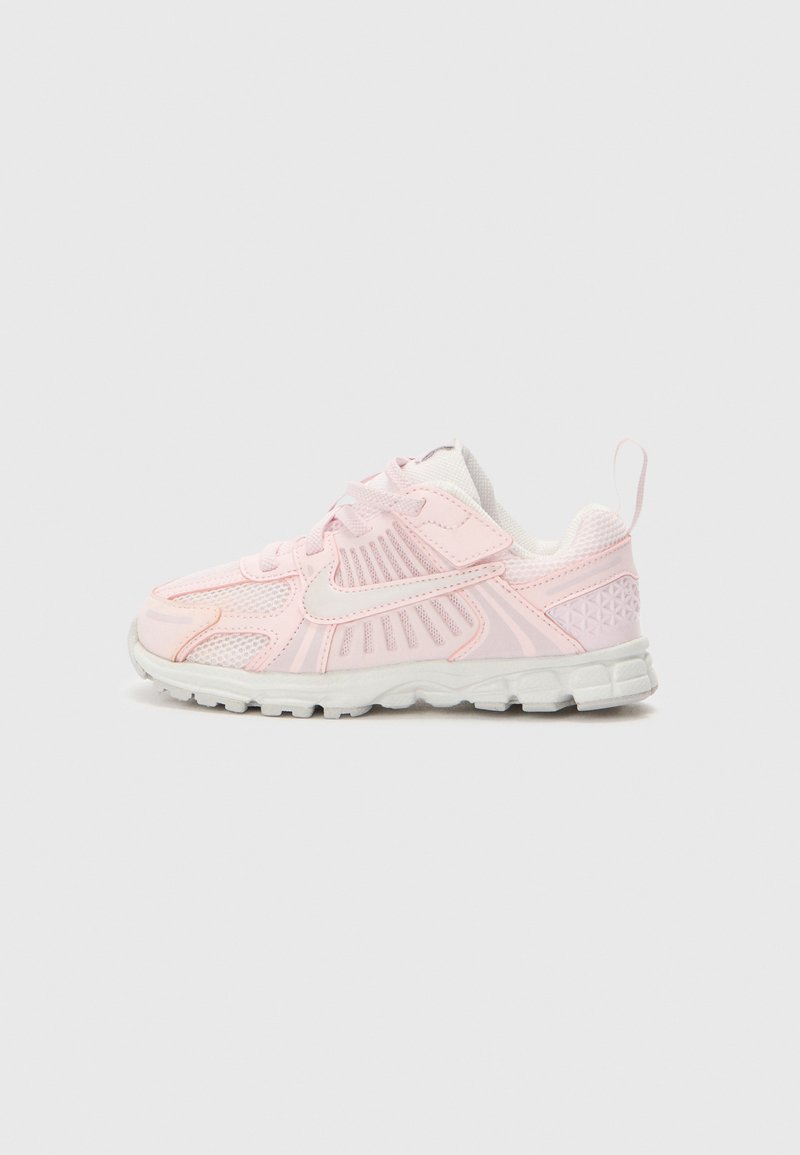 Nike Sportswear - VOMERO 5 UNISEX - Lauflernschuh - pearl pink/vast grey/bleached lilac/summit white, Vergrößern