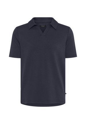 Polo shirt blu scuro con maniche corte, colletto a v e una texture liscia. Include un'etichetta logo sottile all'orlo in basso a sinistra.