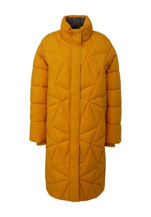 Gelbe gesteppte Langjacke mit hohem Kragen, ausgestattet mit geometrischen Stickmustern und einem Frontreißverschluss. Weiche, glatte Textur und lange Ärmel.