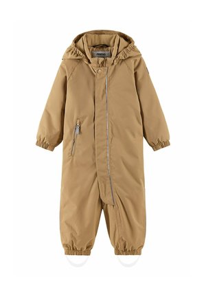 Tutina windbreaker color beige con cappuccio, polsini elastici e zip frontale. Presenta una tasca laterale e dettagli riflettenti per una migliore visibilità.