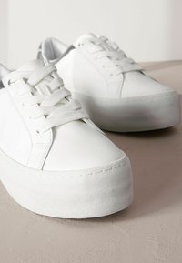 Next SIGNATURE CHUNKY-REGULAR FIT - Tossud - white