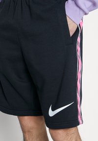 Nike Sportswear M REPEAT FT - Pantaloni sportivi - black/white