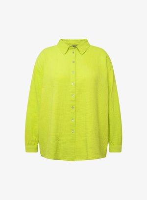 Camicia button-up verde lime con vestibilità rilassata, tessuto testurizzato, colletto e bottoni in tonalità argentata lungo la parte anteriore. Maniche lunghe e orlo dritto.