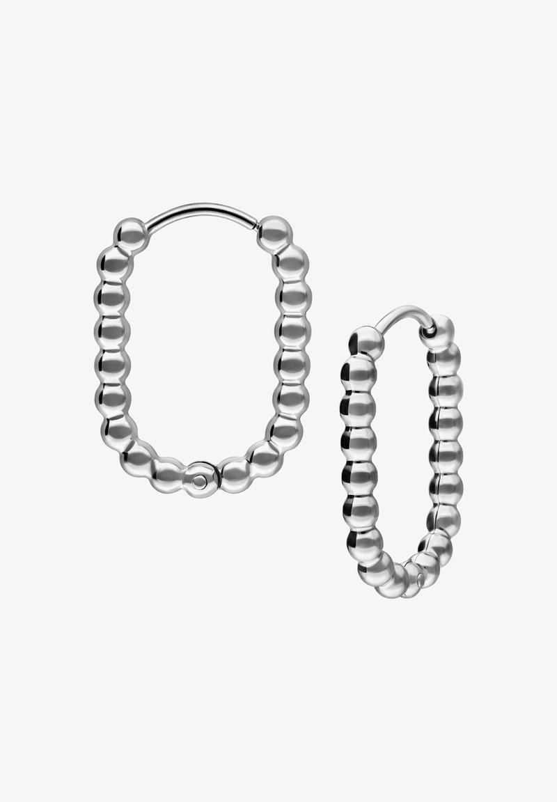 Zwei silberne Metalldraht-Ohringe mit einem Perlenmuster. Der eine Ring ist größer und oval, der andere ist kleiner und rund, beide haben eine polierte Oberfläche.