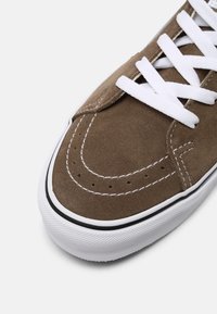 Vans SK8 LOW UNISEX - Sapatilhas - walnut/true white