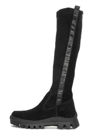 - Kozaki na platformie