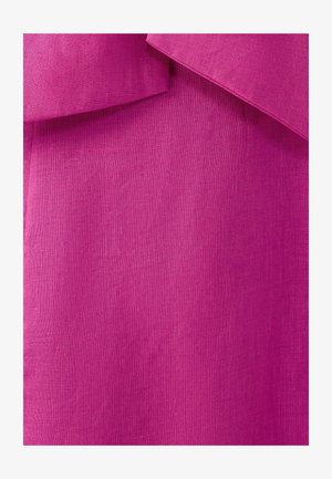 Fuchsia Leinenstoff mit einer weichen, strukturierten Oberfläche. Verfügt über überlappende Schichten für einen dreidimensionalen Effekt. Einheitliche Farbe mit minimalen Mustern.