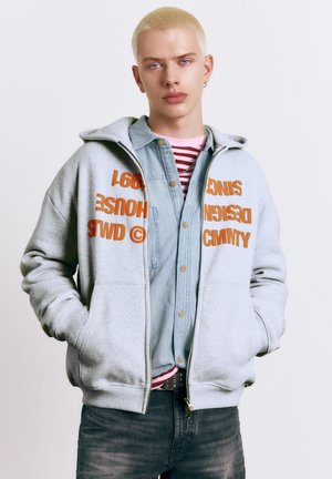 PULL&BEAR WITH PRINT - Bluză de molton cu fermoar - grey