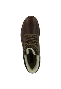 Bota de cuero marrón a la altura del tobillo con forro de piel sintética beige, puntera redonda y cordones beige. Suela negra y un sutil logotipo en el lateral.